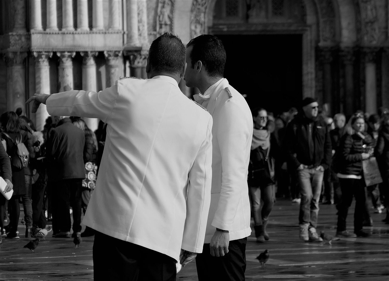 绑卡微信号买卖：短信验证码的输错处理与反馈机制设计